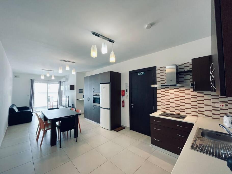 Stylish Modern Central Apartment 4 Paceville Saint Julian's Ngoại thất bức ảnh